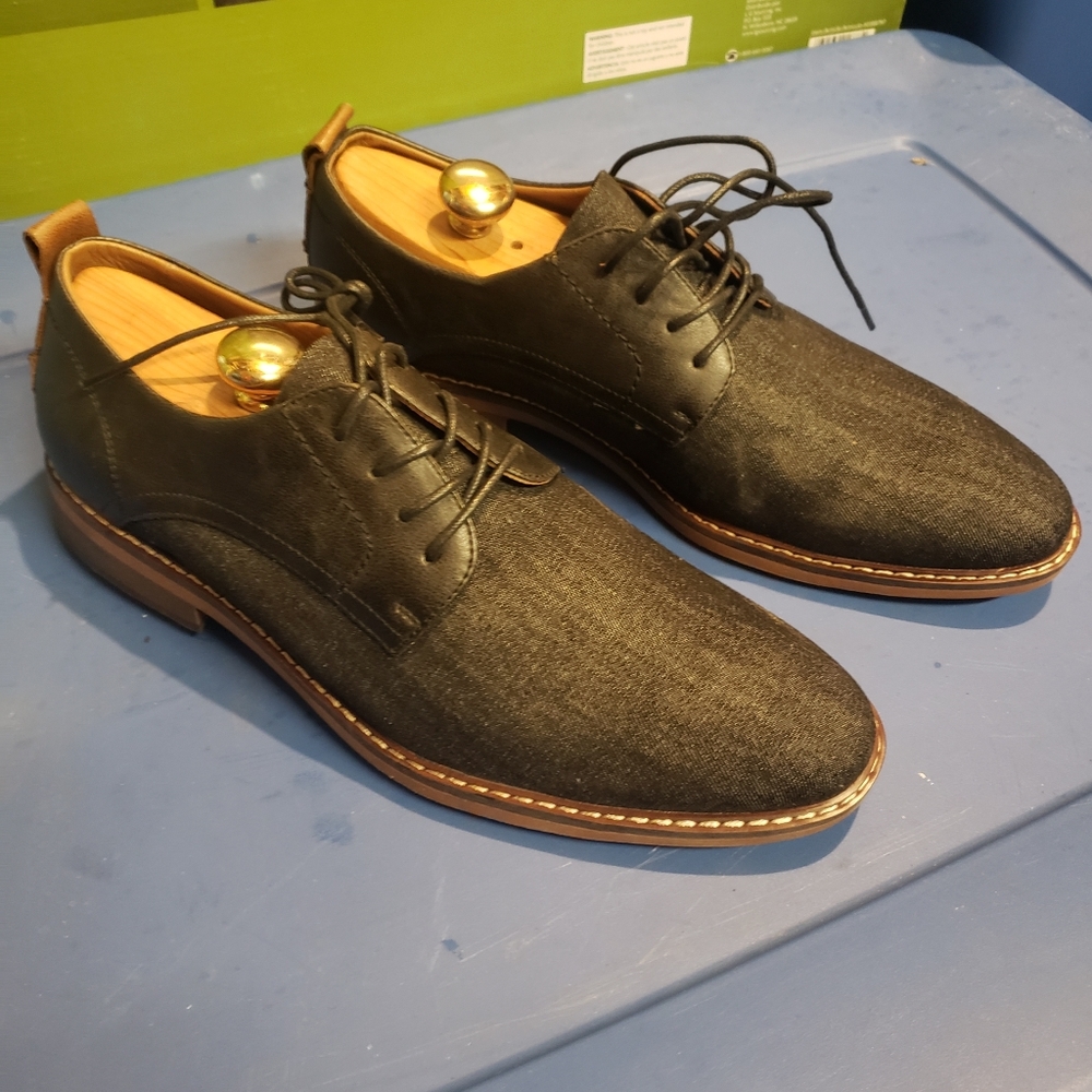 R2 Paxton black and brown shoes. Size 10.5